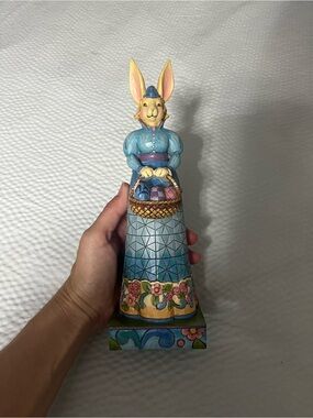 Jim Shore easter promenade, Mrs rabbit, egg basket statue
